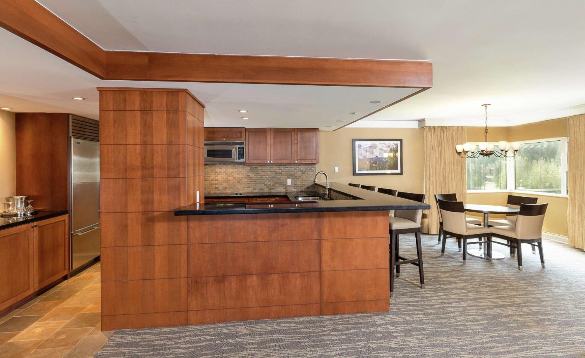 Hilton Whistler Resort & Spa Exterior foto