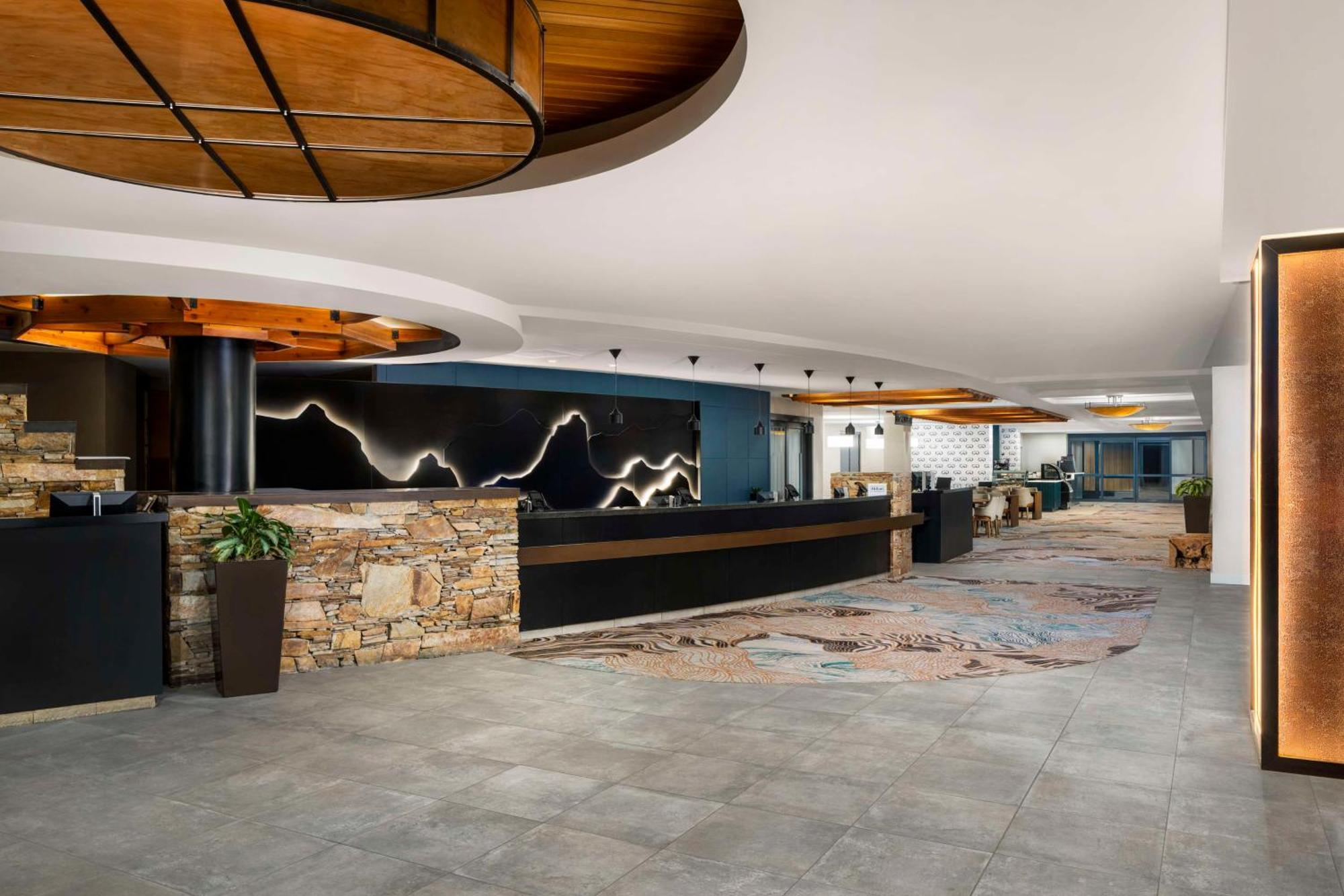 Hilton Whistler Resort & Spa Exterior foto