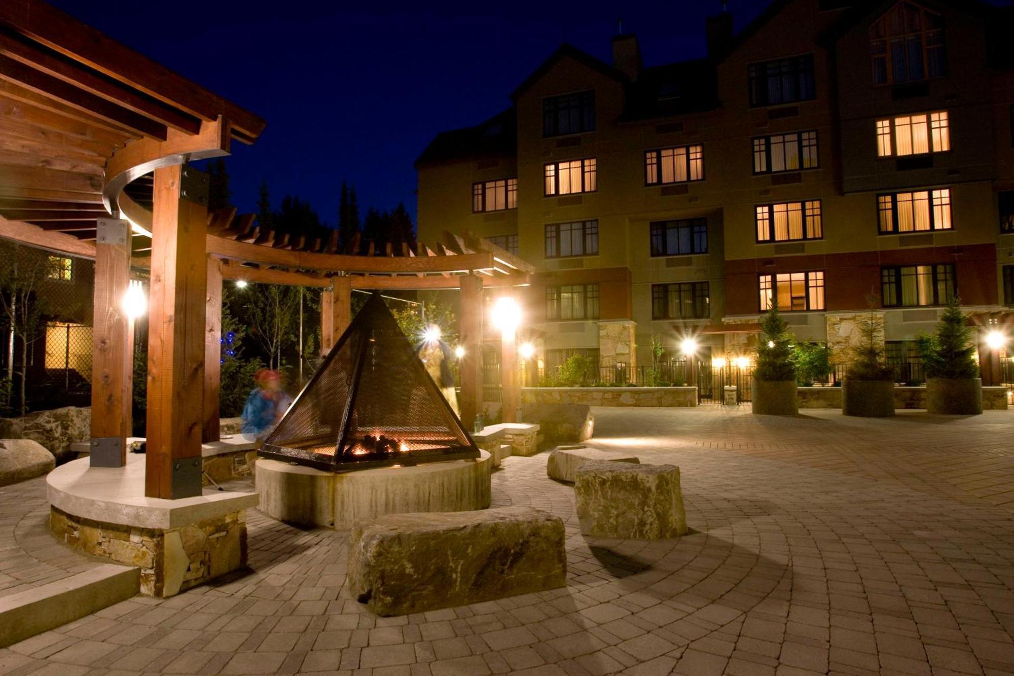 Hilton Whistler Resort & Spa Exterior foto
