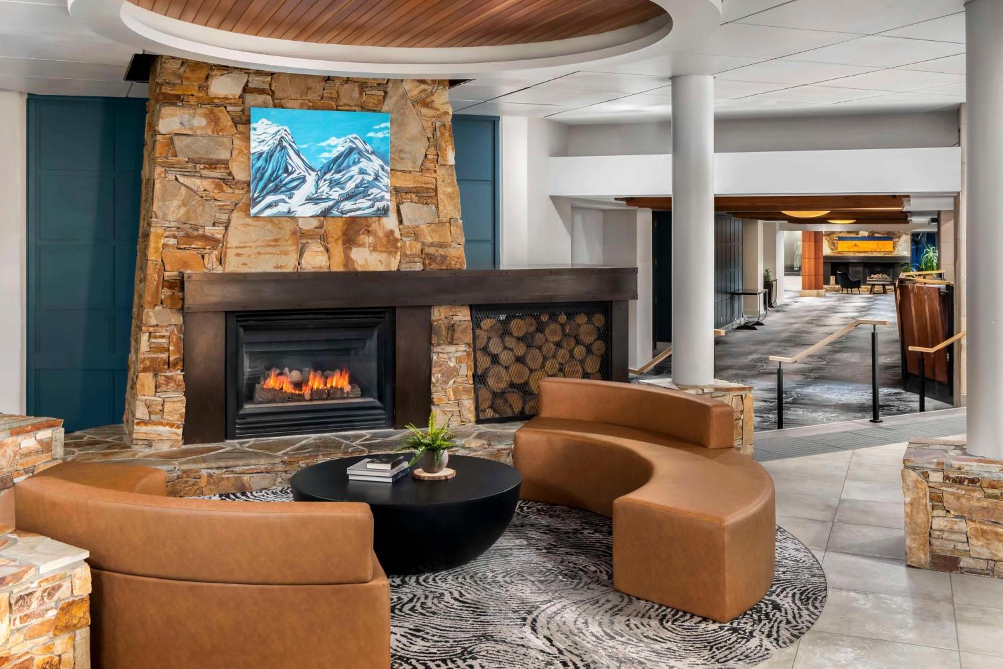 Hilton Whistler Resort & Spa Exterior foto