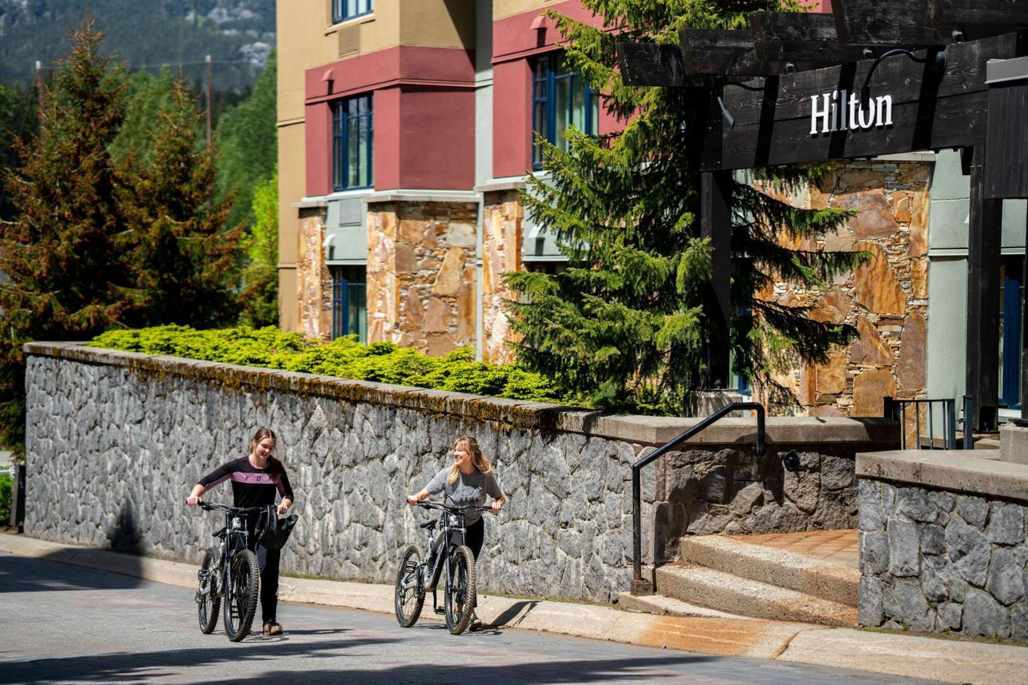Hilton Whistler Resort & Spa Exterior foto
