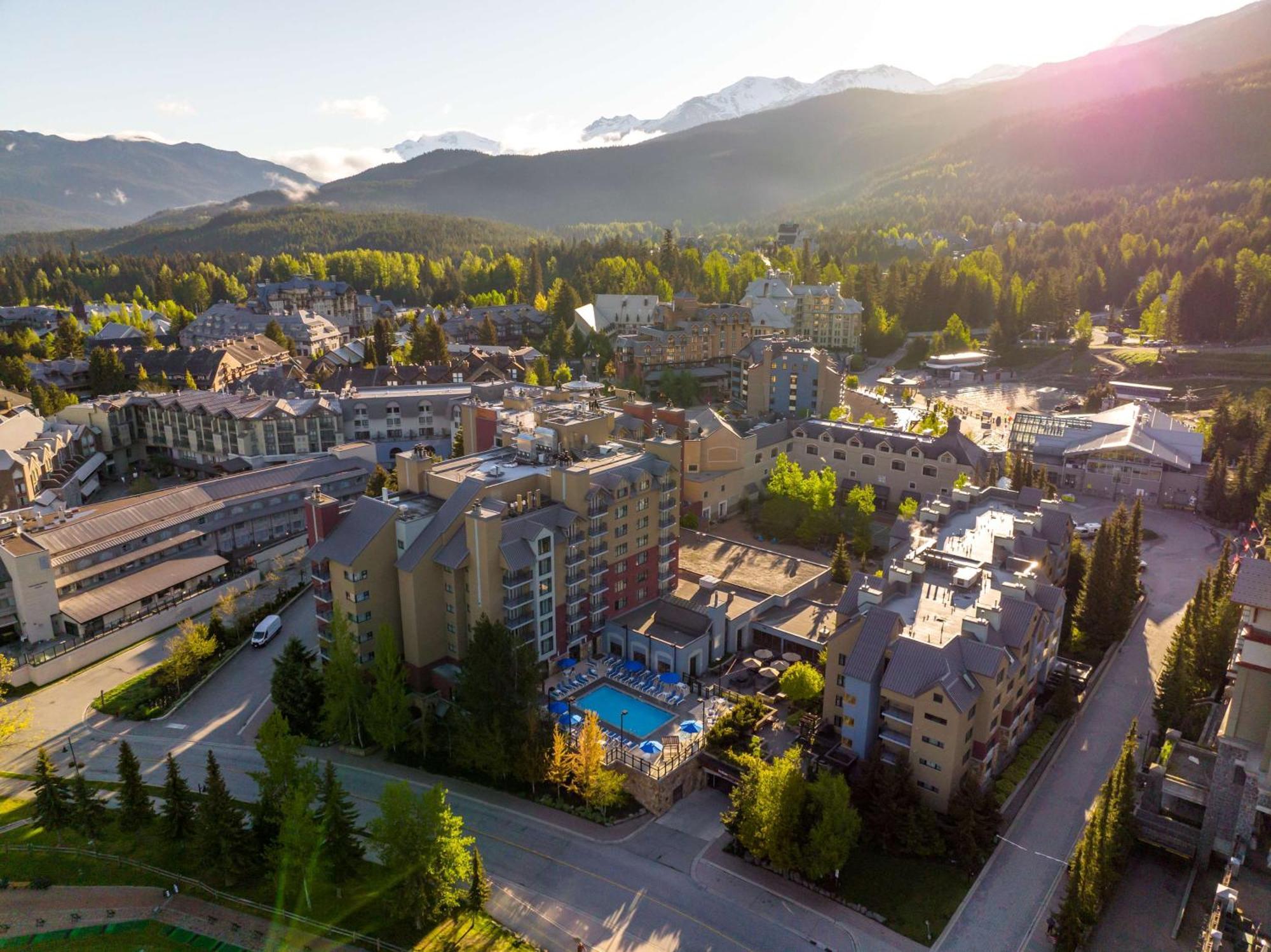 Hilton Whistler Resort & Spa Exterior foto