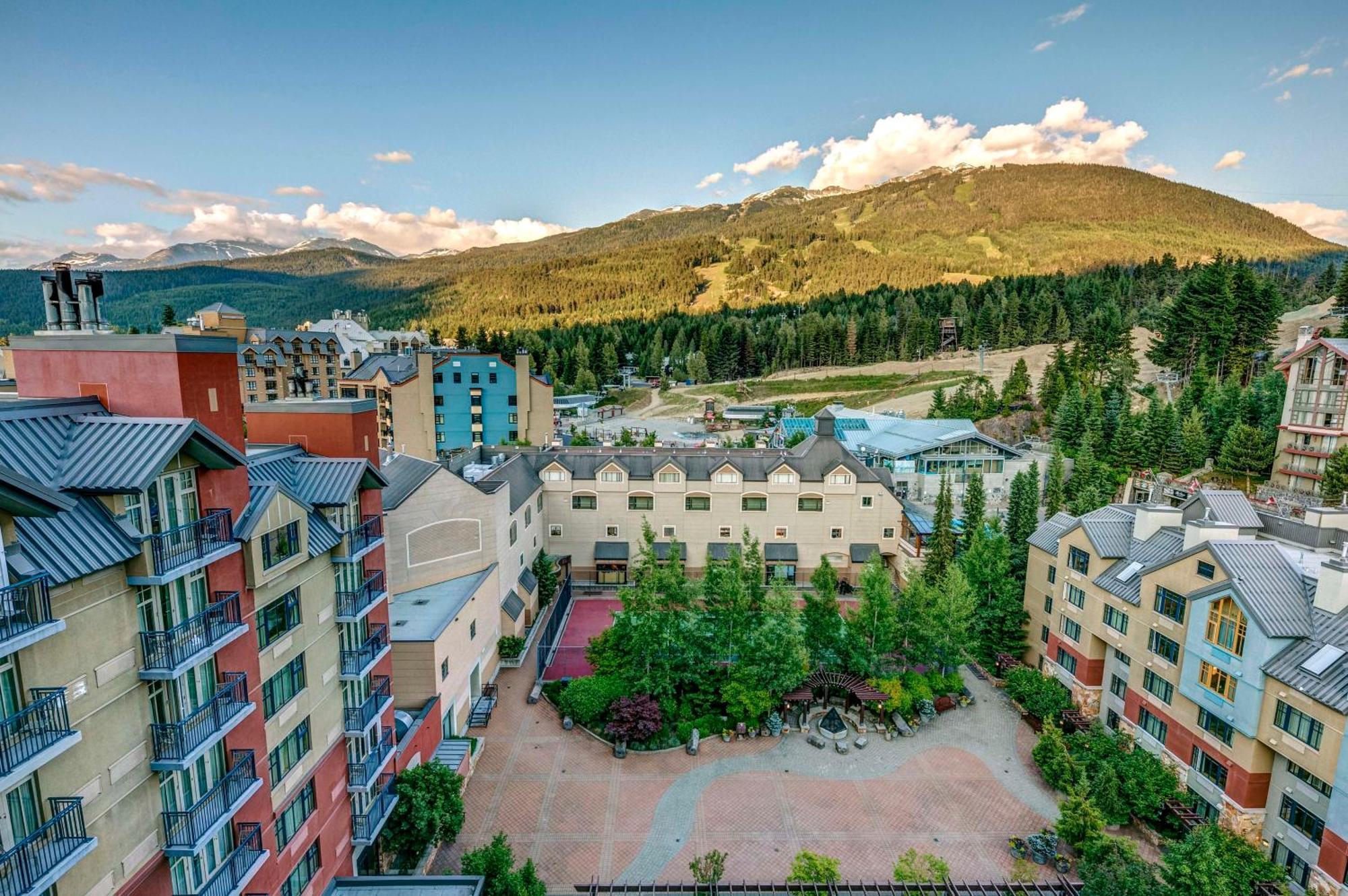 Hilton Whistler Resort & Spa Exterior foto